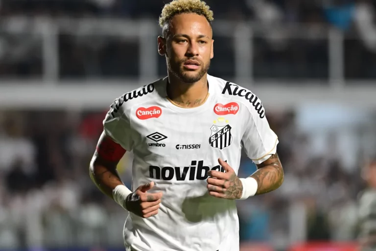 Brésil: l'incertitude grandit sur la présence de Neymar à la Coupe du monde après un examen passé jeudi