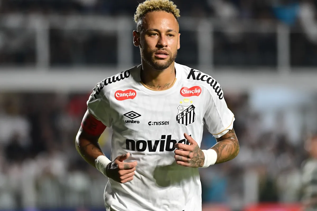 Brésil: l'incertitude grandit sur la présence de Neymar à la Coupe du monde après un examen passé jeudi