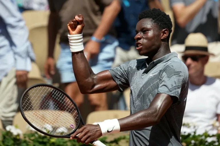 En plein cagnard, face à PSG-Arsenal ou en prime time... quelle programmation samedi pour le 3e tour de Moïse Kouame à Roland-Garros?