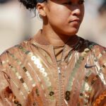 Nouveau tour, nouvelle tenue : à Roland-Garros Naomi Osaka met les bouchées doubles et arbore un look inédit qui fait encore sensation