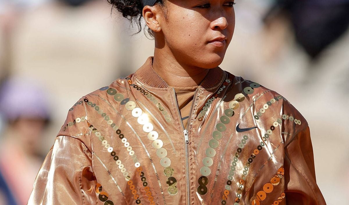 Nouveau tour, nouvelle tenue : à Roland-Garros Naomi Osaka met les bouchées doubles et arbore un look inédit qui fait encore sensation