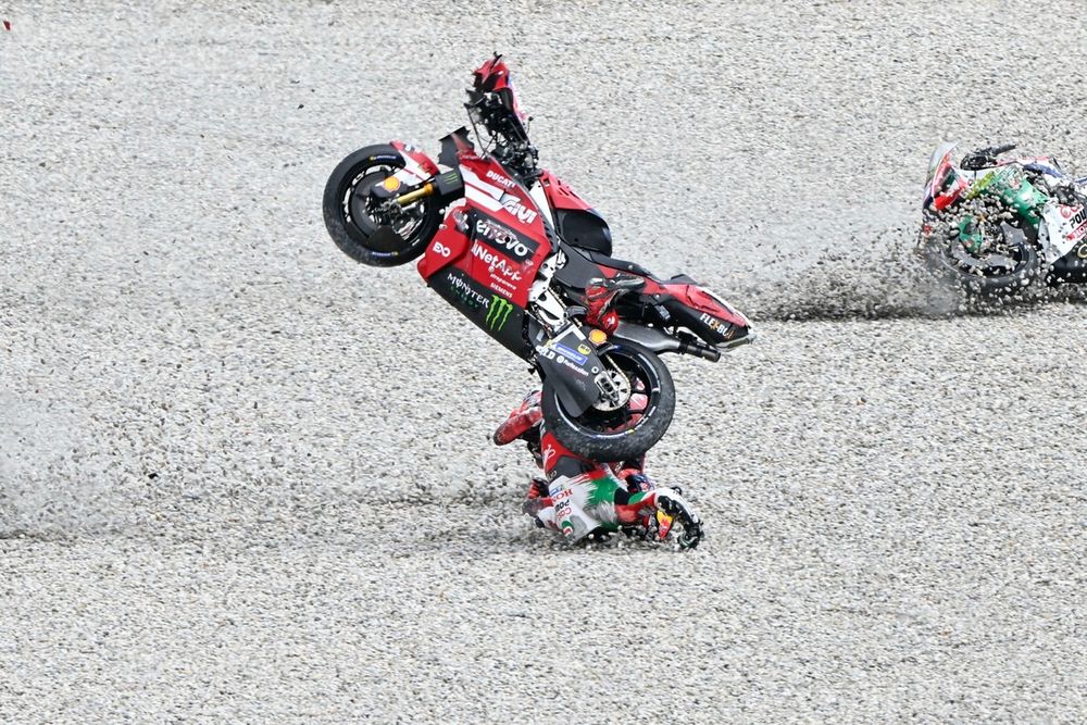 Johann Zarco victime d’un coincement sur la moto de Pecco Bagnaia