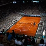 "Ces trucs doivent disparaître": à Roland-Garros, bâches et panneaux publicitaires font rager les joueurs