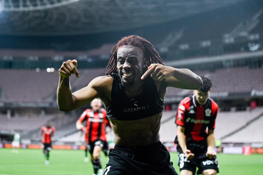 Barrages Ligue 1-Ligue 2: Nice et Wahi décrochent leur maintien en renversant Saint-Etienne