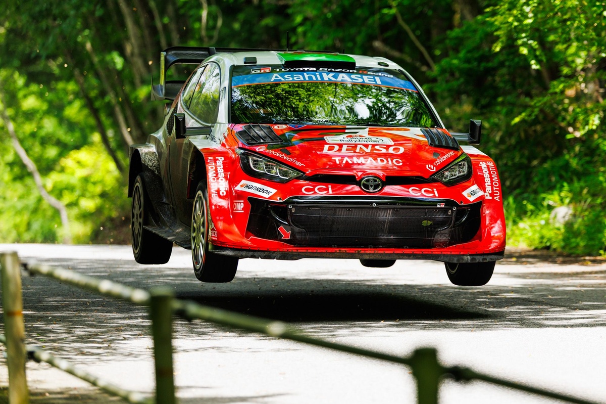 Rallye du Japon : Evans garde une longueur d’avance sur Ogier