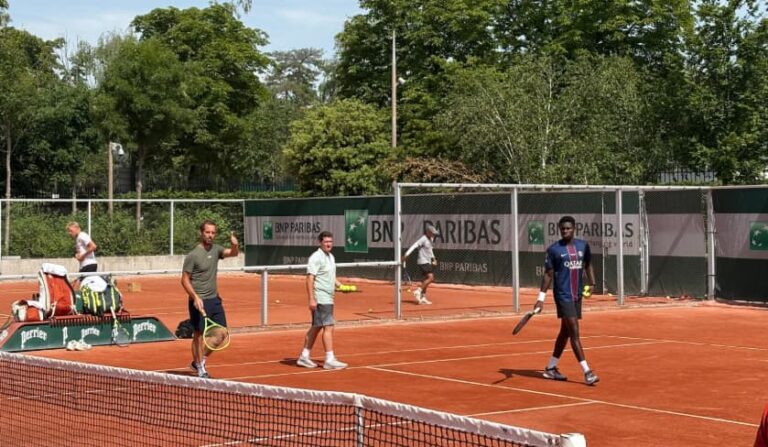 Roland-Garros 2026 : Moïse Kouame s'entraîne avec le maillot du PSG, le jour de la finale de Ligue des champions