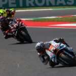 Raúl Fernández remporte le sprint devant Martín après un pari pneumatique