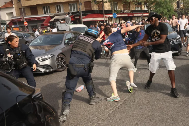Finale de la Ligue des champions : ambiance tendue porte de Saint-Cloud