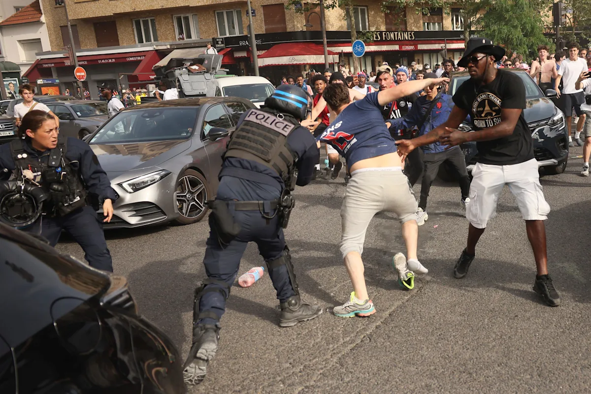Finale de la Ligue des champions : ambiance tendue porte de Saint-Cloud
