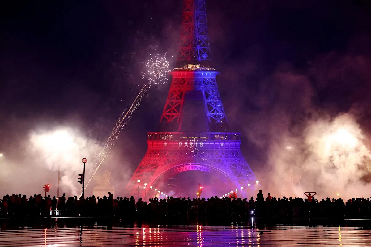 VIDÉOS : À Paris, liesse et tensions après la nouvelle victoire du PSG en Ligue des champions