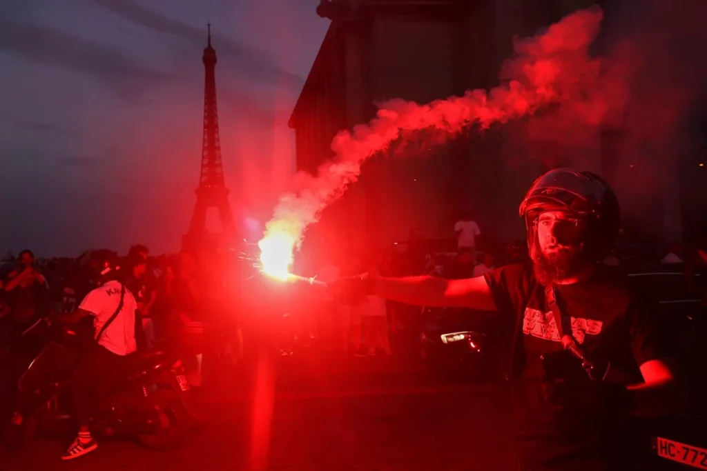 La police parisienne interpelle 45 personnes après la victoire en Ligue des Champions