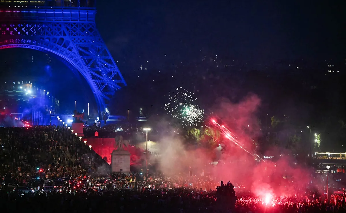 PSG vainqueur de la Ligue des champions: scènes de liesse à Paris mais des débordements, au moins 283 interpellations