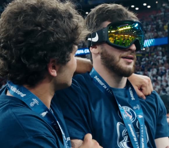 PSG-Arsenal: mais c'est quoi ces "goggles", ces masques de ski que portaient les Parisiens après le sacre?