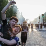 Le deuxième sacre du PSG en Ligue des champions plonge Paris dans la joie, malgré des tensions