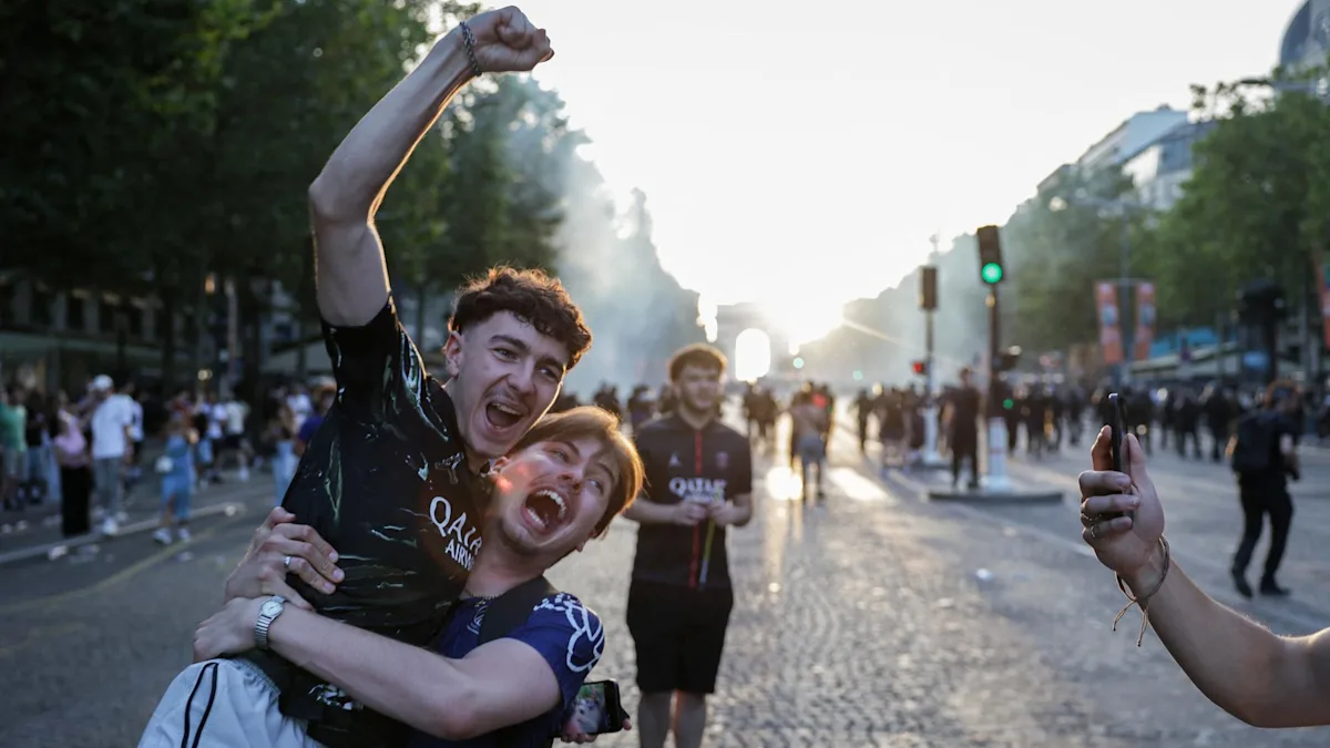 Le deuxième sacre du PSG en Ligue des champions plonge Paris dans la joie, malgré des tensions