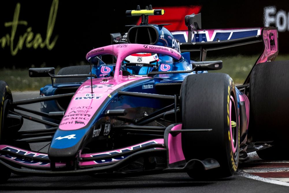 Voiture Alpine avant le changement de livrée, préparée pour la saison 2027.