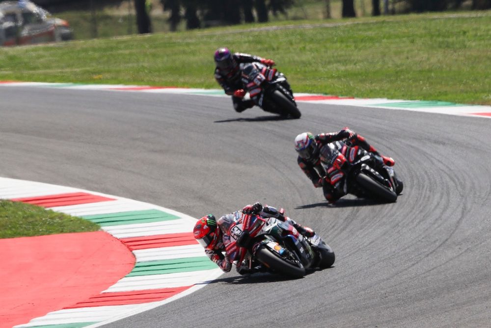 Pecco Bagnaia menant la première moitié de la course au Mugello