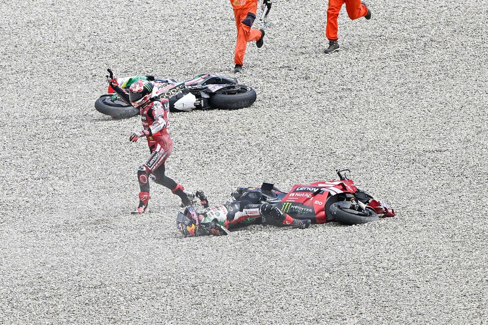 Cal Crutchlow en LCR Honda, portant la même combinaison que Johann Zarco au paddock de Mugello