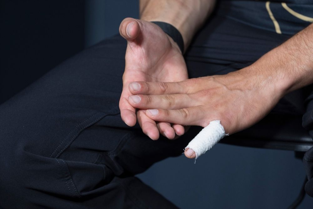 Fabio Di Giannantonio porte encore un bandage au doigt après la chute à Barcelone