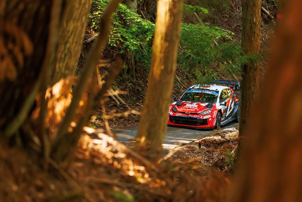 Takamoto Katsuta et son copilote Aaron Johnston lors du Rallye du Japon