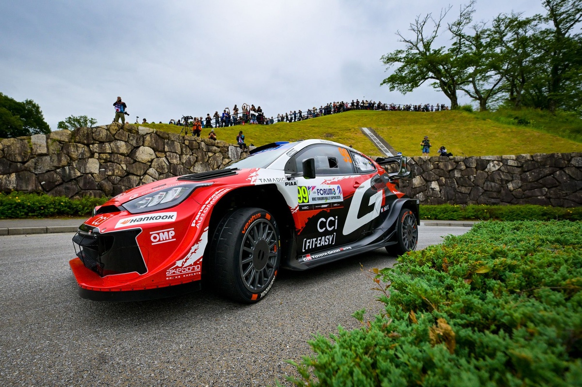 Oliver Solberg en sortie de route au Rallye du Japon