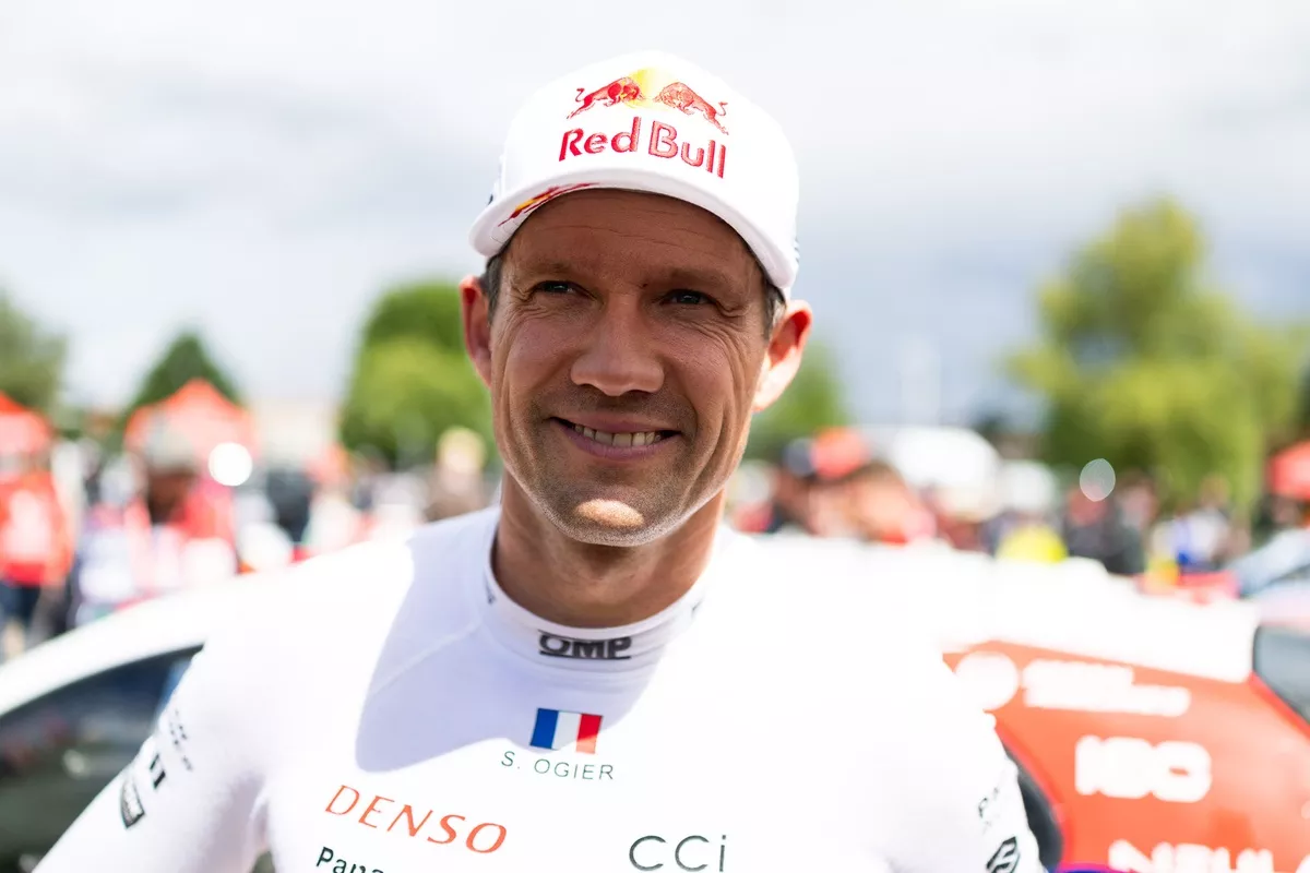 Sébastien Ogier pilotant une Toyota Gazoo Racing lors d'un rallye WRC