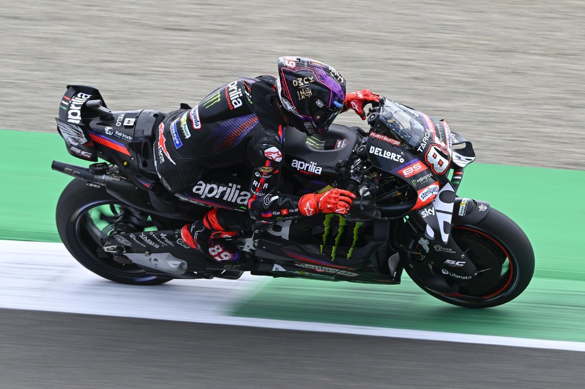 Jorge Martín en Aprilia Racing Team franchissant la ligne droite du circuit de Mugello en 2024