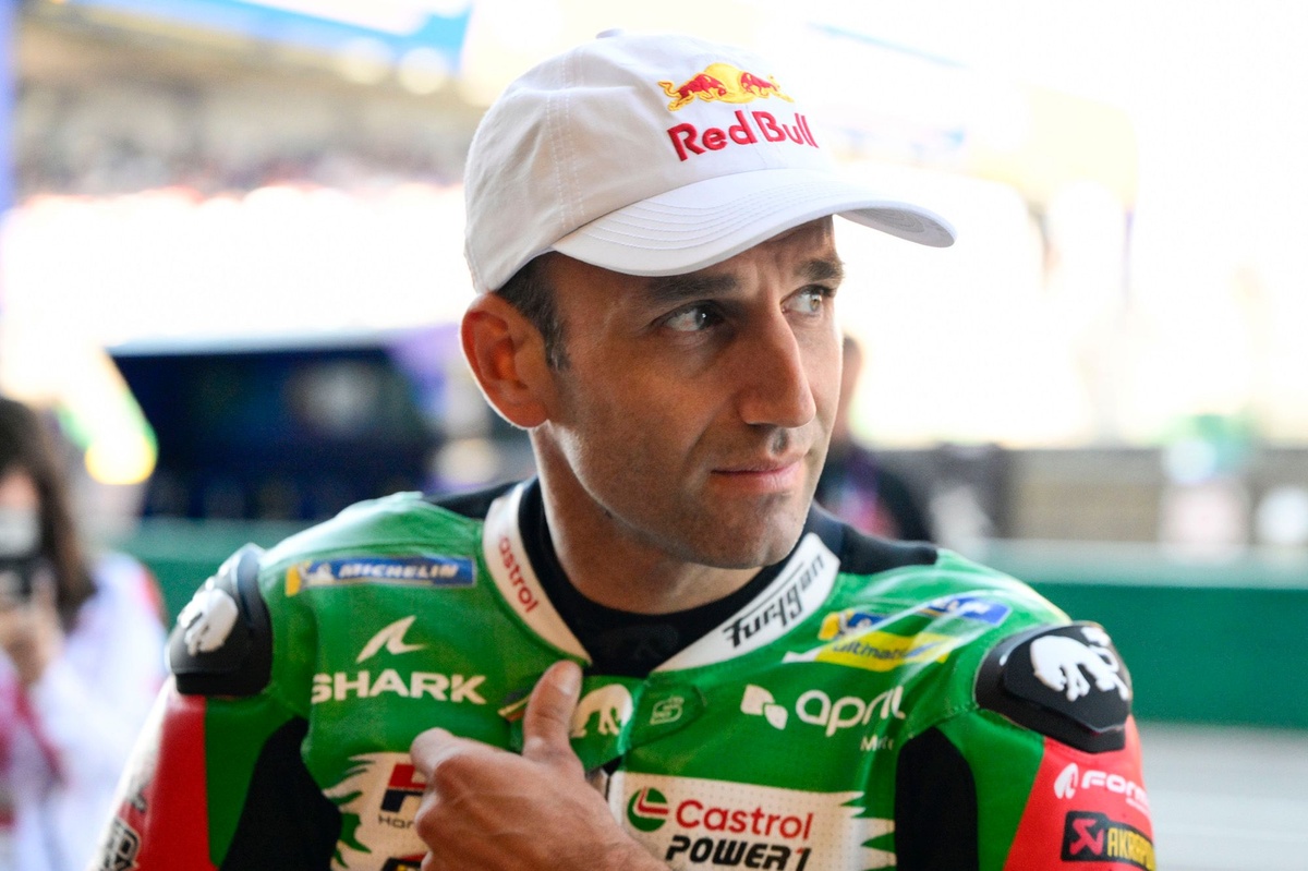 Johann Zarco avec l'équipe LCR après sa chute à Montmeló