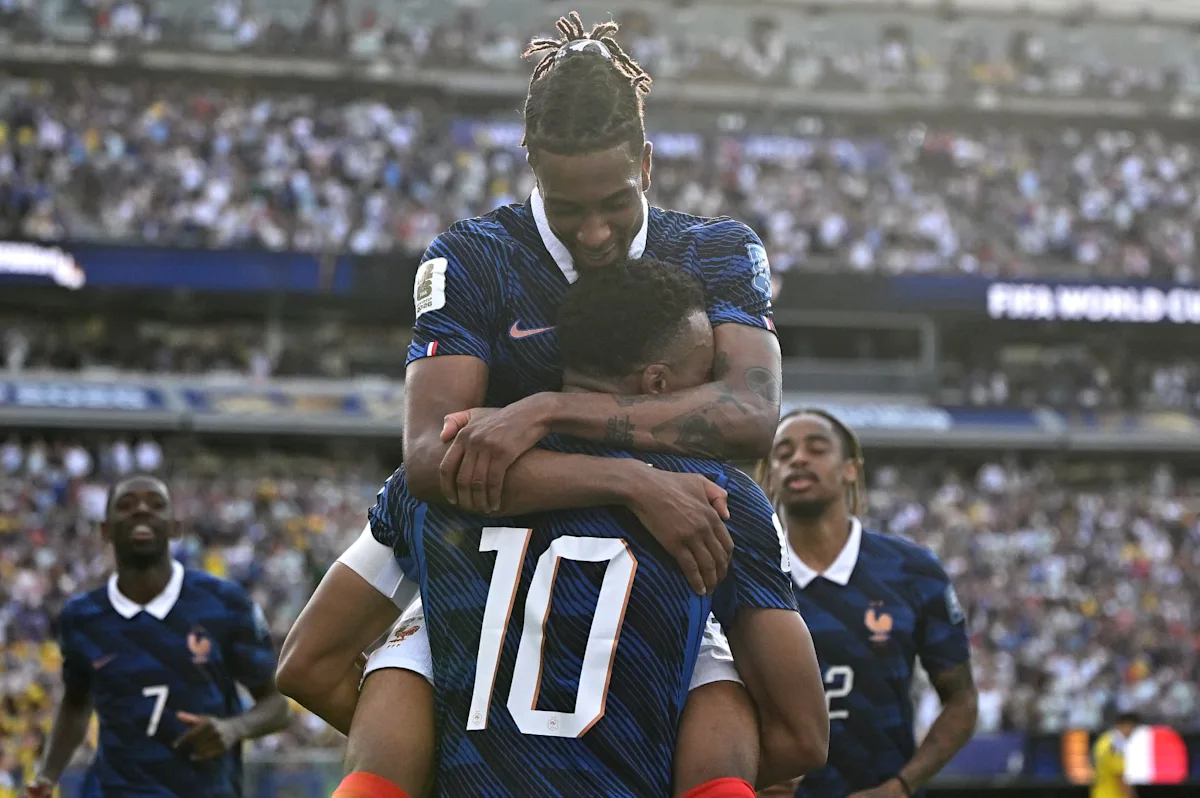 France‑Suède : Zlatan qualifie l’attaque des Bleus d’effrayante, Olise en tête