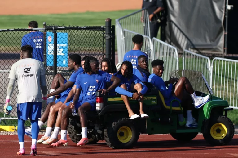 Grosse chaleur et voiturette de golf... le récit de la séance d'entraînement des Bleus après France-Suède