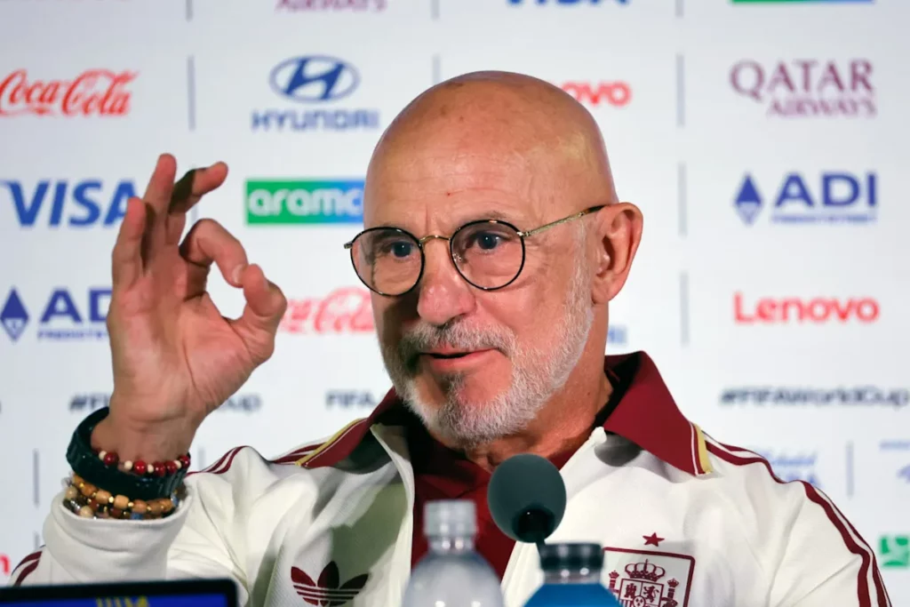 Coupe du monde 2026: "Les joueurs que j'ai sont les meilleurs du monde", le message du sélectionneur de l'Espagne après la performance des Bleus