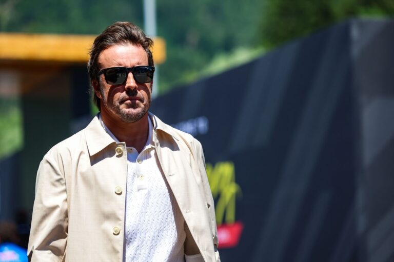 Alonso prédit un "triste" spectacle à Silverstone avec les F1 2026
