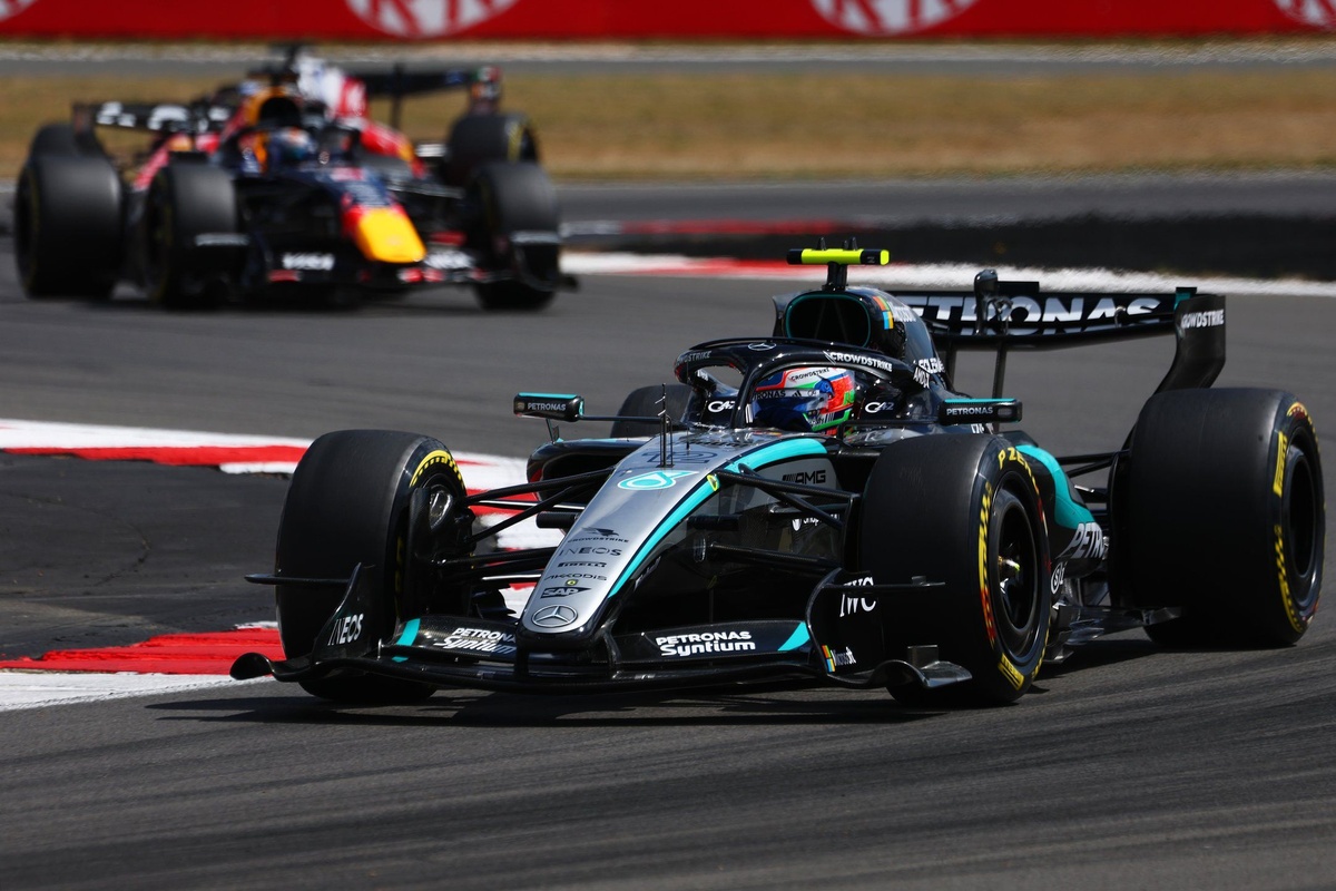 Kimi Antonelli écrase Lewis Hamilton sur son terrain à Silverstone : un choc F1