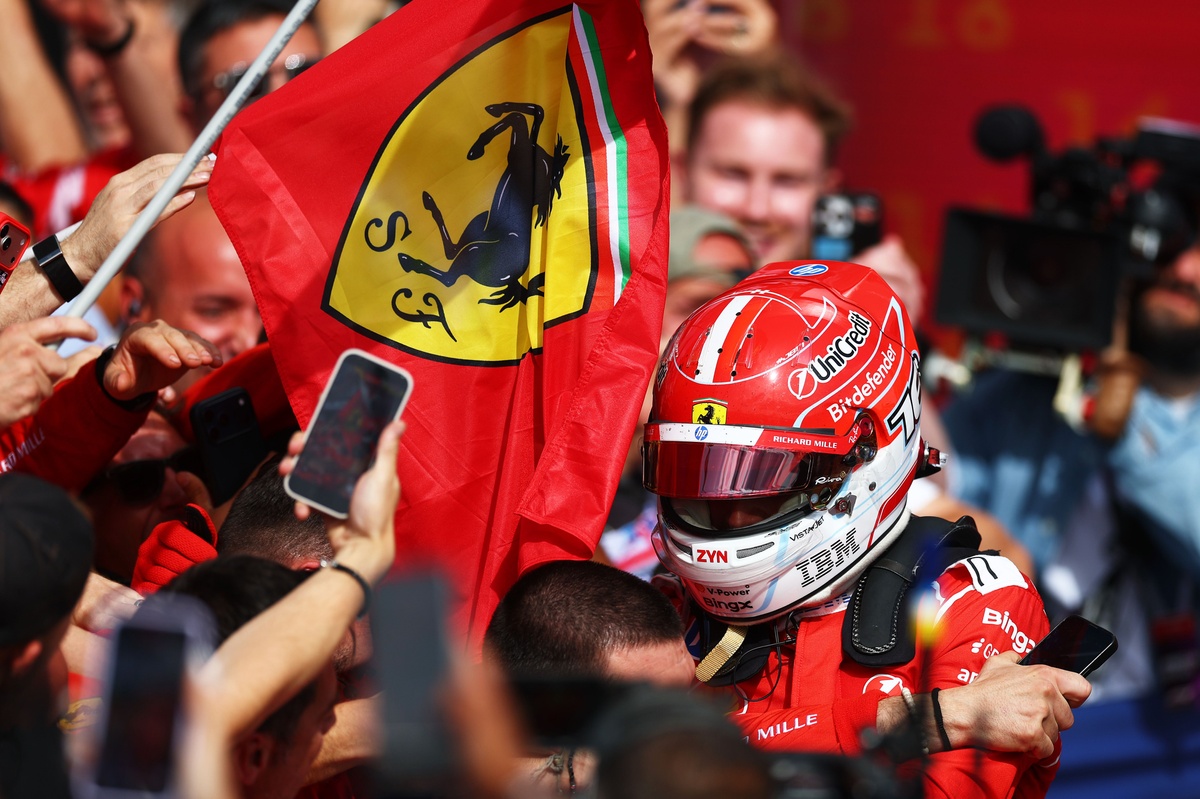 Leclerc triomphe en F1 : course maîtrisée, le couteau entre les dents