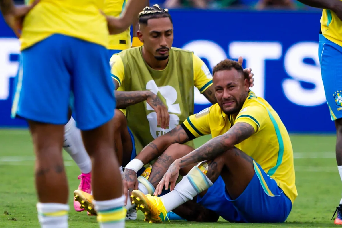 "J'ai commencé ici, je finis ici!" En larmes, Neymar annonce la fin de sa carrière internationale avec la sélection brésilienne