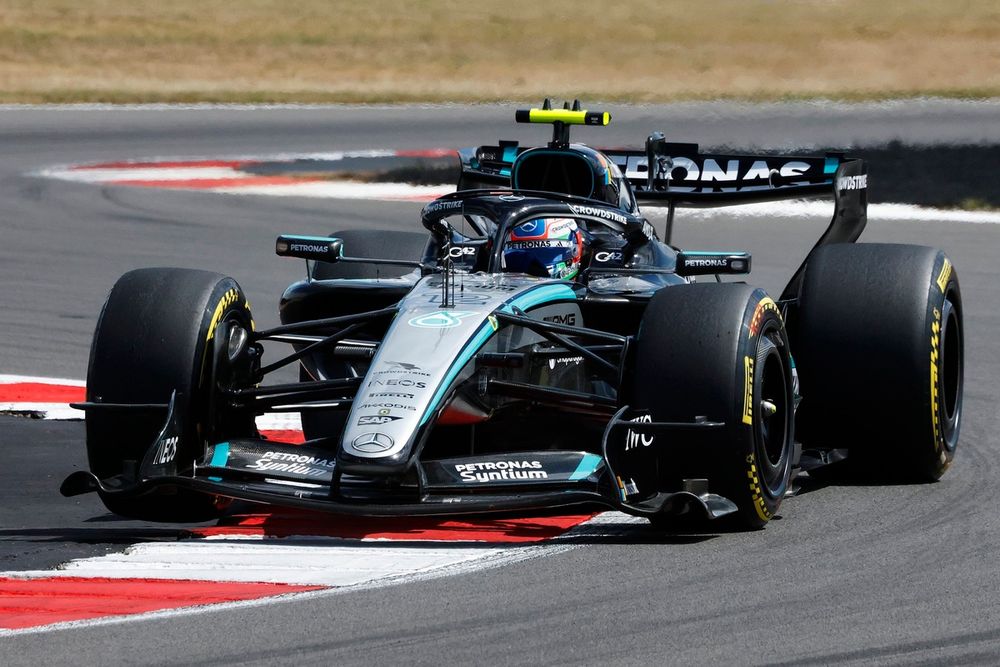 Andrea Kimi Antonelli pilote la Mercedes W17 pendant le Grand Prix de Grande‑Bretagne 2026