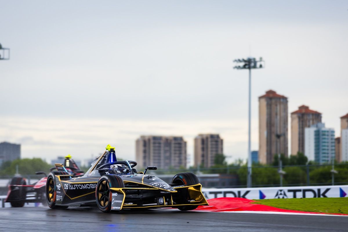 Maximilian Günther au volant de la DS E‑Tense FE25 à Shanghai
