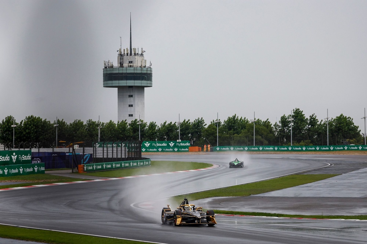 DS Penske danse sous la pluie à Shanghai
