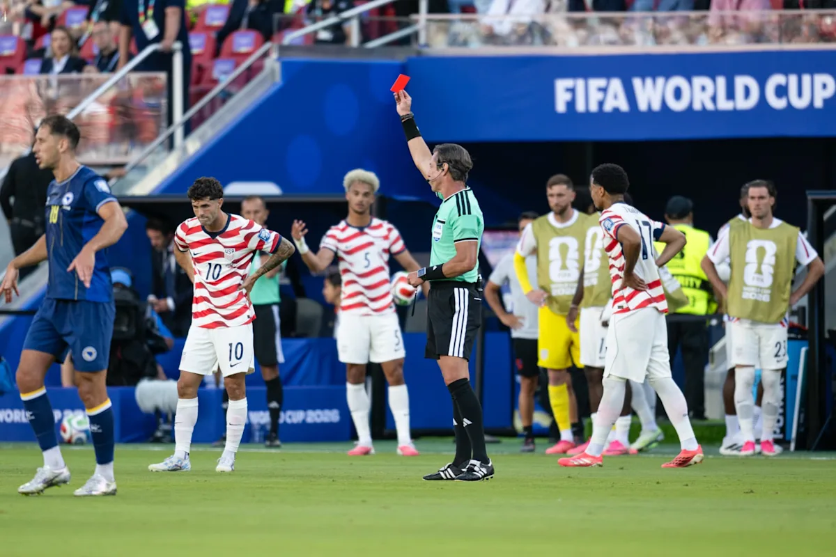 Coupe du monde 2026: le communiqué incendiaire de l'UEFA contre la Fifa après l'annulation du carton rouge de Balogun