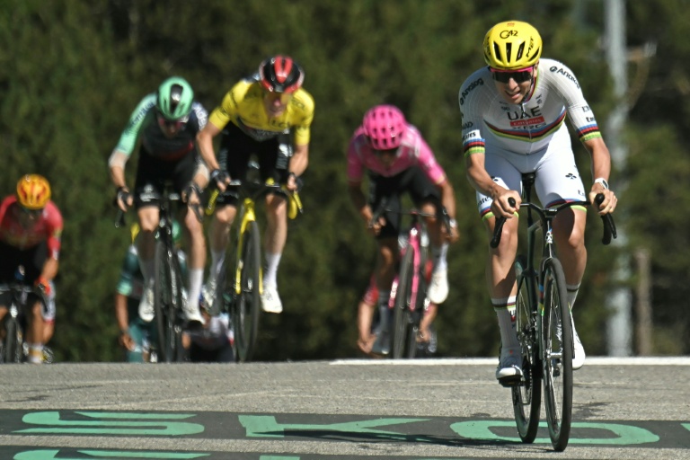 Tour de France: Tadej Pogacar remporte la 3e étape et prend le maillot jaune