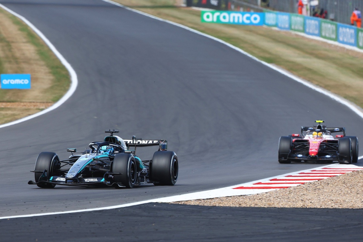 Hamilton regrette son arrêt sous Safety Car en Formule 1 : « Je n’aurais pas dû le faire »