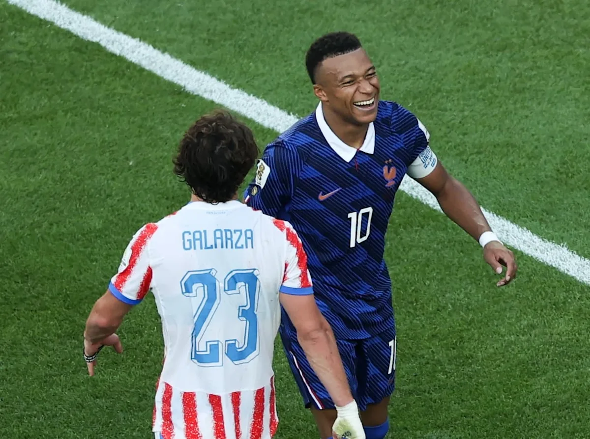 Face au racisme, Mbappé fait le boulot (presque) tout seul (l'oeil de l'expert en com')