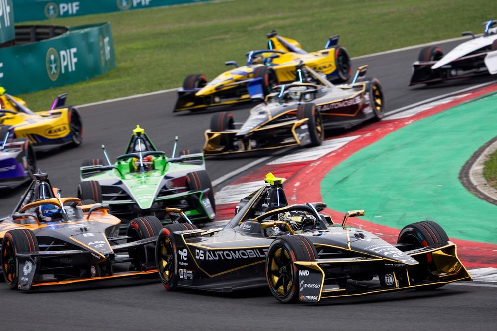 Maximilian Guenther aux côtés de l’écurie DS Penske