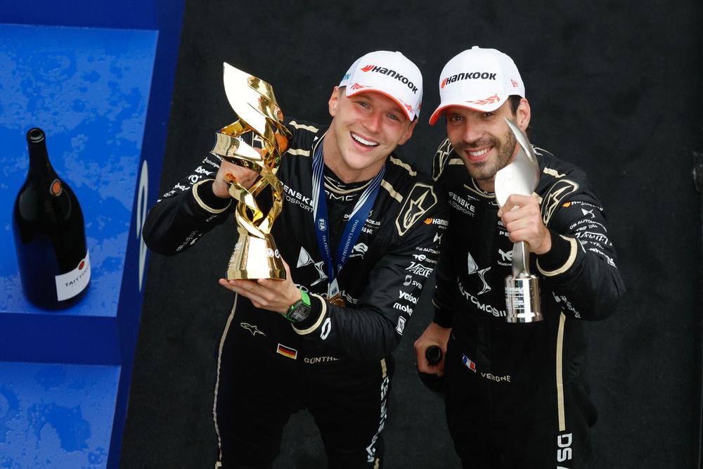 Maximilian Guenther et Jean‑Éric Vergne dans les combinaisons DS Penske