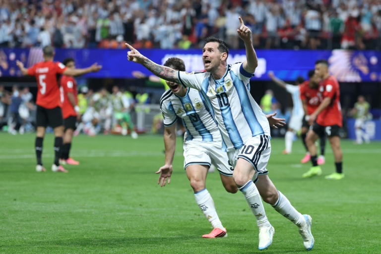Mondial: encore miraculée, l'Argentine de Messi foudroie l'Egypte