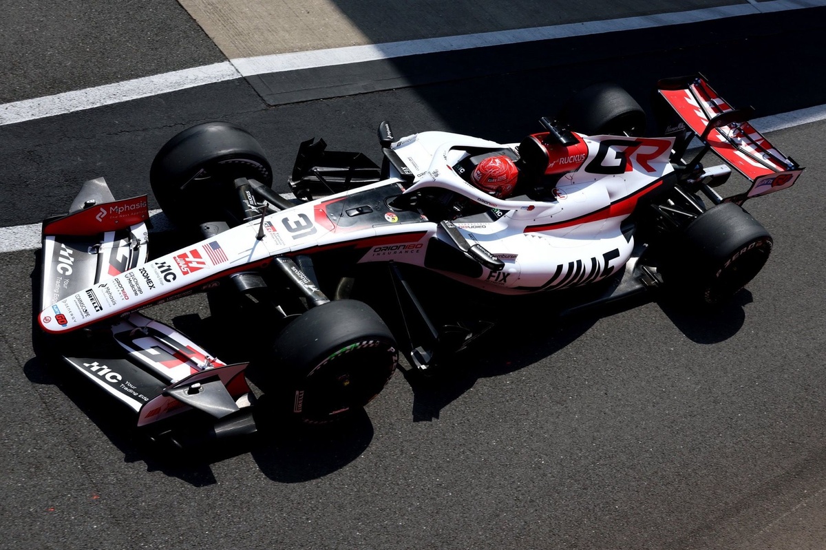 Haas se rajoute des problèmes dans les stands