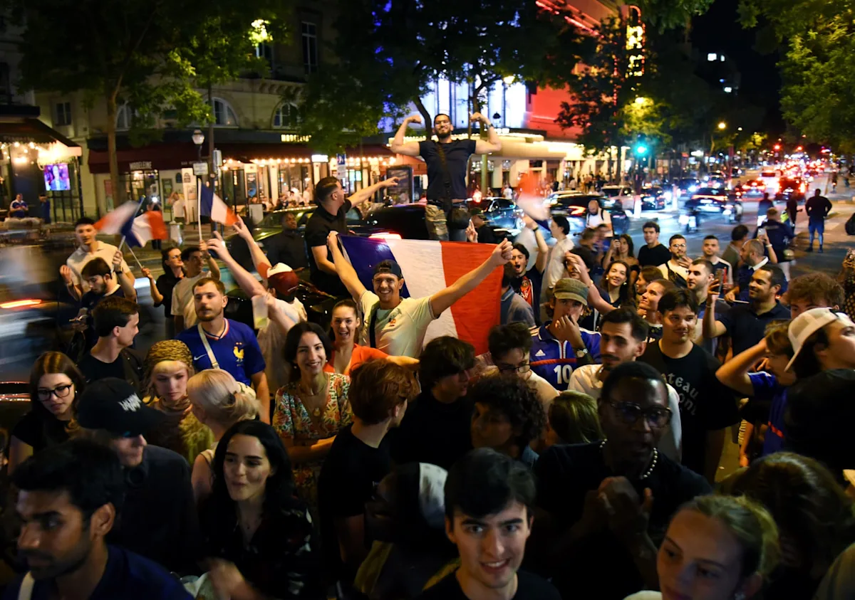Quart de finale France-Maroc : Paris dévoile horaires des bars, terrasses et fan zone