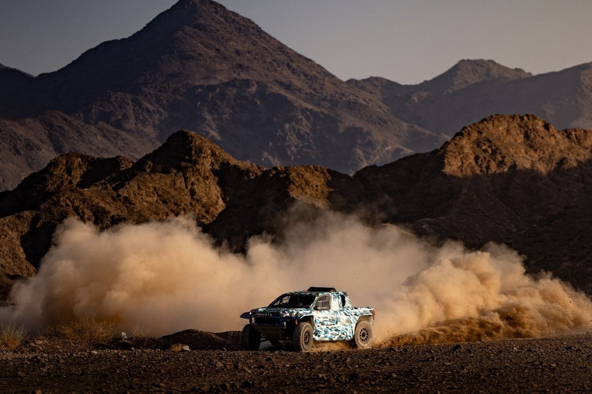 Toyota engagera un Hilux à hydrogène sur le Dakar 2027