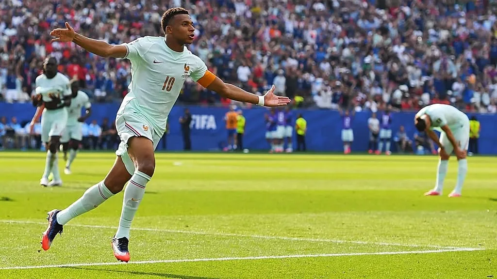 Mondial-2026 : victorieux du Maroc, les Bleus propulsés en demi-finale grâce au duo Mbappé-Dembélé