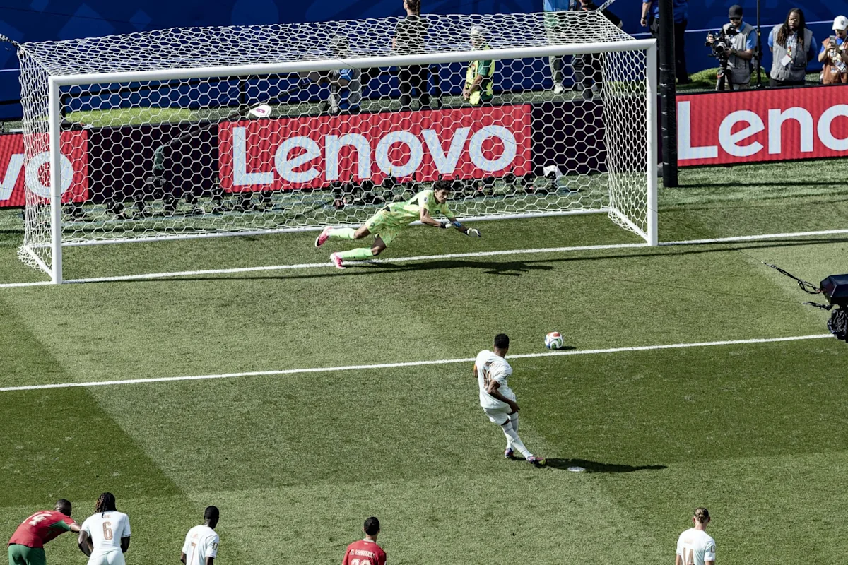 "C'est nul", Daniel Riolo exaspéré par la course d'élan de Kylian Mbappé sur son penalty manqué